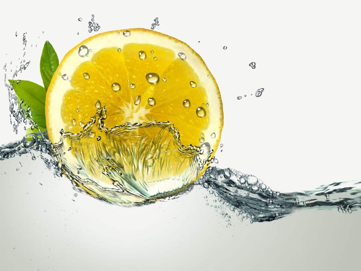 Lemon Splashing in Water
